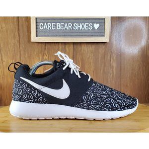 Nike Roshe Run Print GS Black Heart Size 7Y WMNS 8.5 Sneakers Shoe 677784-005